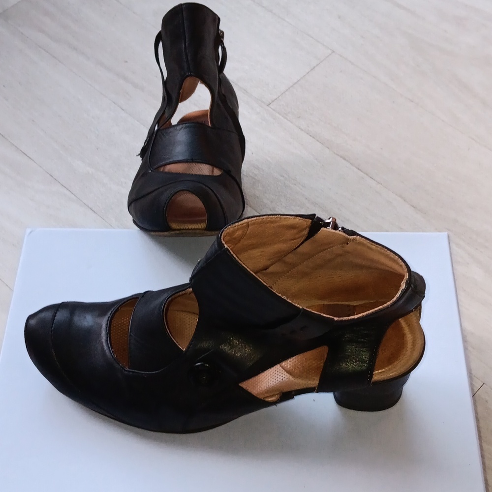 Roda shoes. Size 37. Made in Italy.